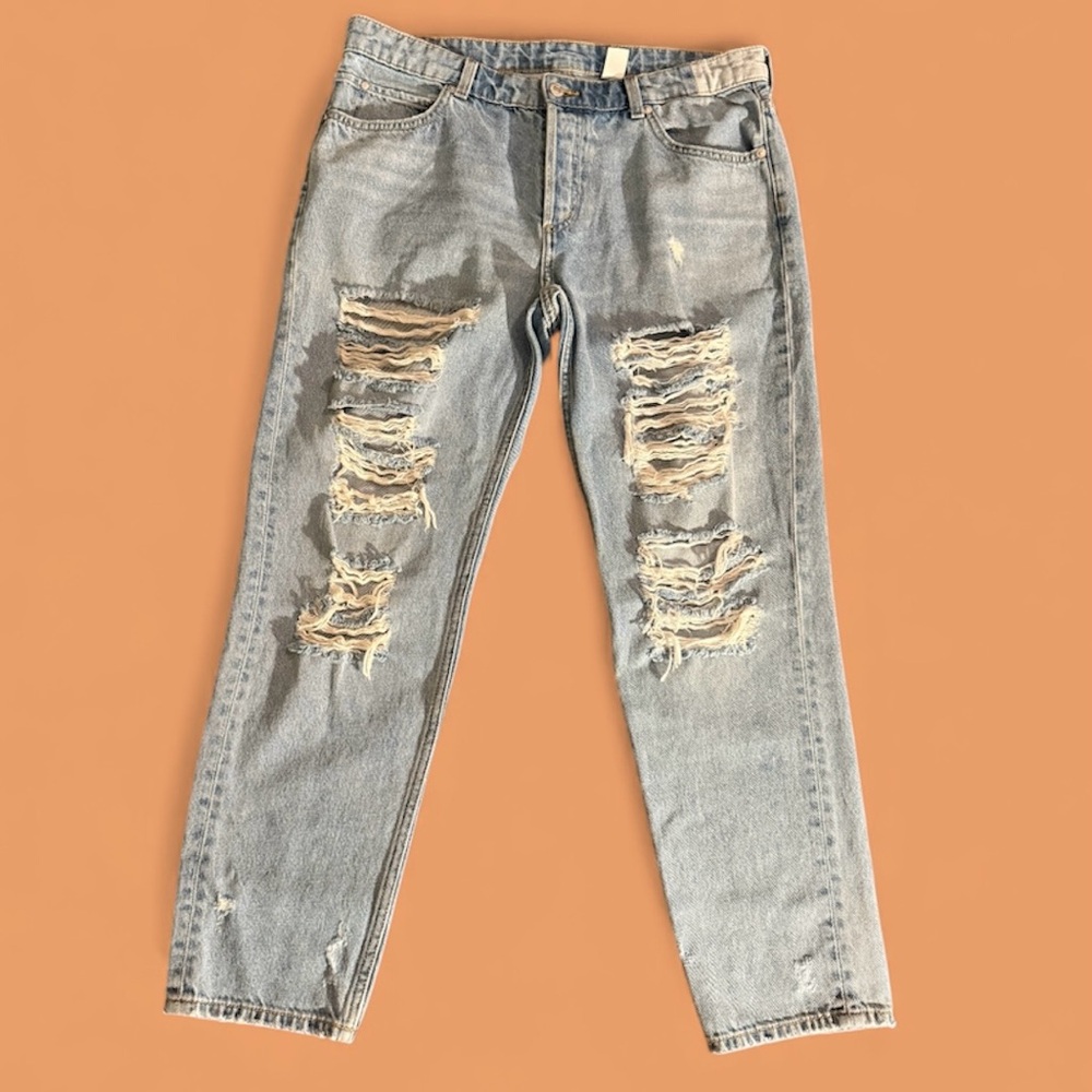 &DENIM RIPPED BOYFRIEND LOW WAIST LIGHT DENIM TRASHED JEANS 10

1073